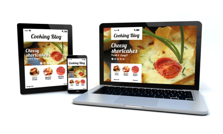Blog de cocina responsive mostrado en tablet, smartphone y laptop.