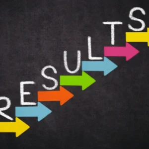 Imagen con flechas de colores apuntando hacia arriba formando la palabra "RESULTS", representando crecimiento y éxito en negocios.